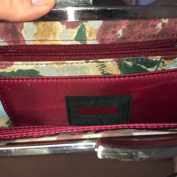 Hobo clutch with built in Wallet. - Picture 4 of 8